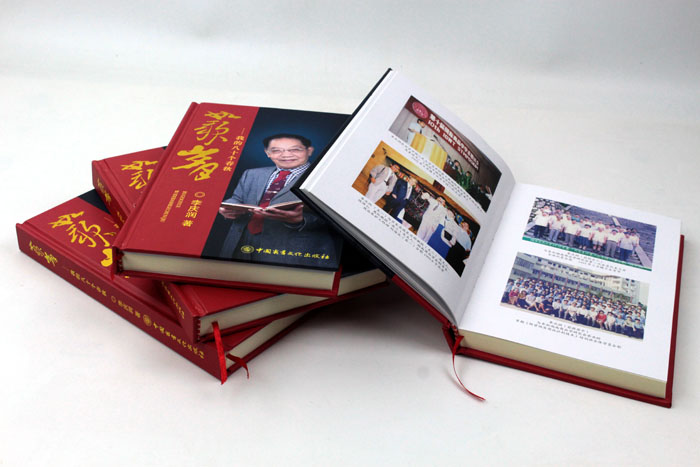 立足誠(chéng)信服務(wù)，客戶真誠(chéng)致謝為長(zhǎng)沙印刷廠日大彩印送來(lái)錦旗